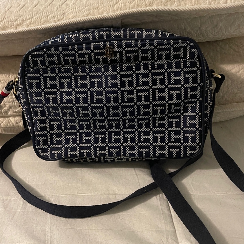 Tommy Hilfiger Cynthia Camera Crossbody Bag